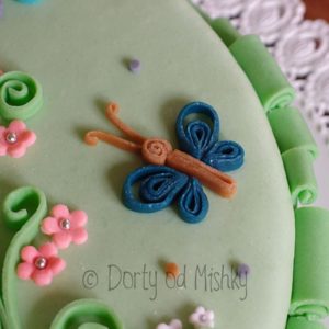 Quillingový motýl na dortu
